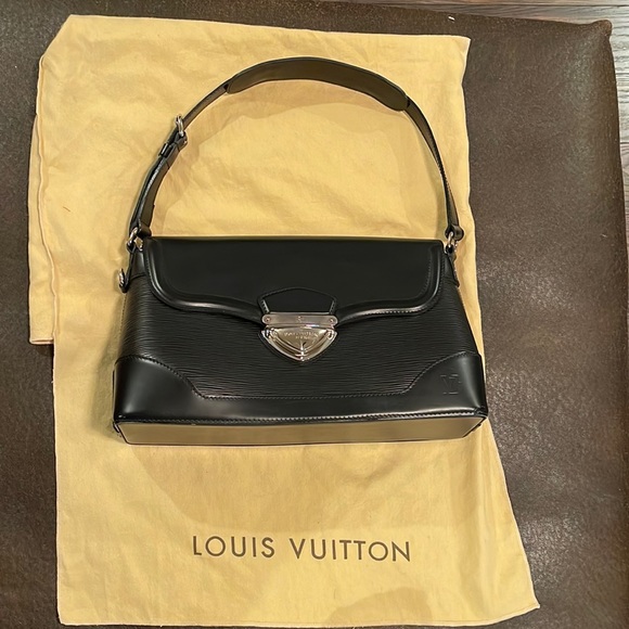 Louis Vuitton Handbags - Louis Vuitton black hand bag
